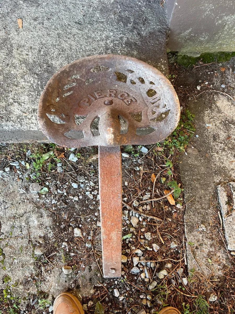 Pierce Cast-Iron Tractor Seat with Original Mounti - Image 3