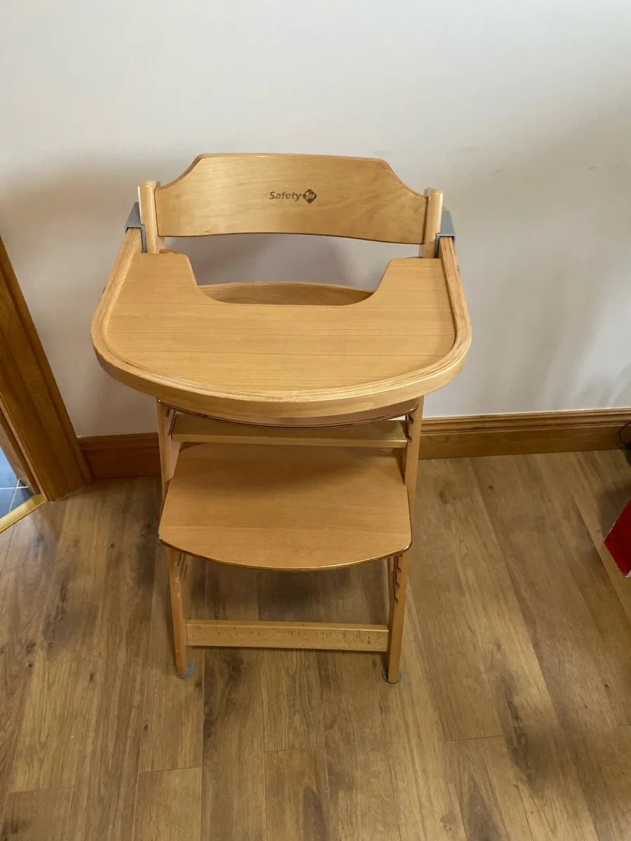 Wood highchair - Image 1