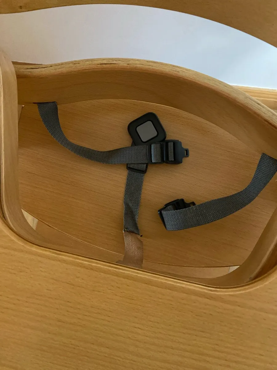 Wood highchair - Image 3