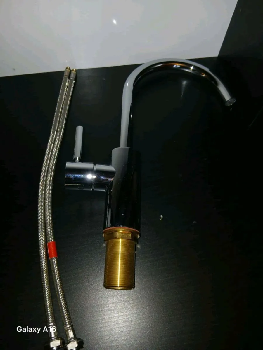 Bathroom stuff - Image 4