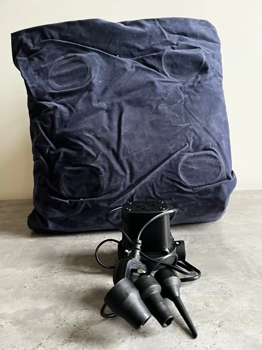 Double inflatable mattress with pump - Image 2