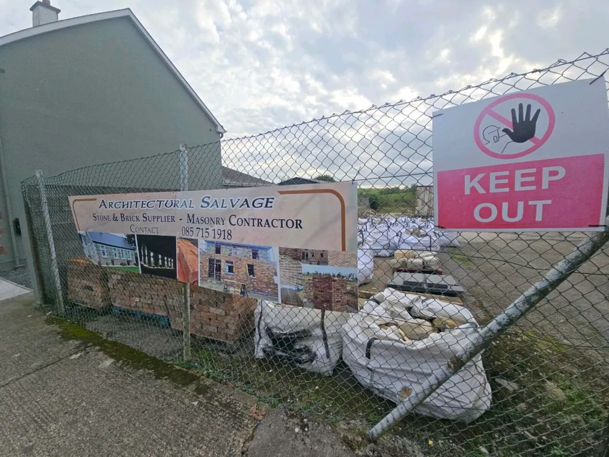 Reclaimed bricks and stone - Image 1