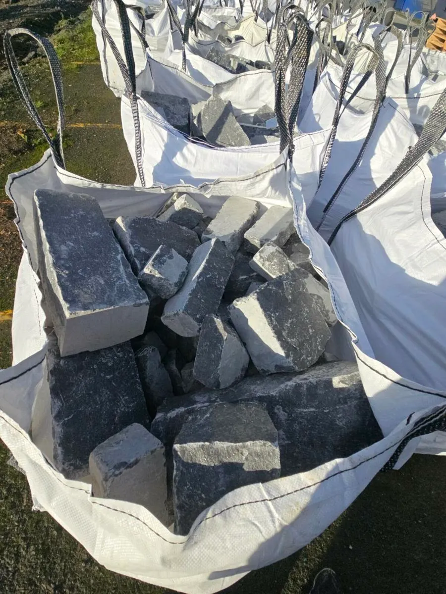 Reclaimed bricks and stone - Image 2