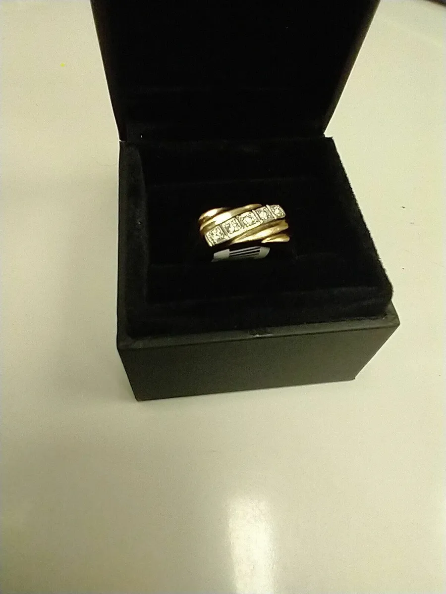 9ct Gold Ring w/ Diamonds 9k - Image 4