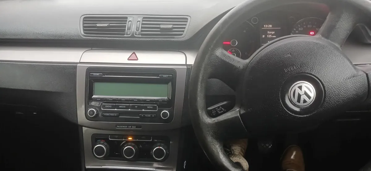 Volkswagen Passat 2010 - Image 1