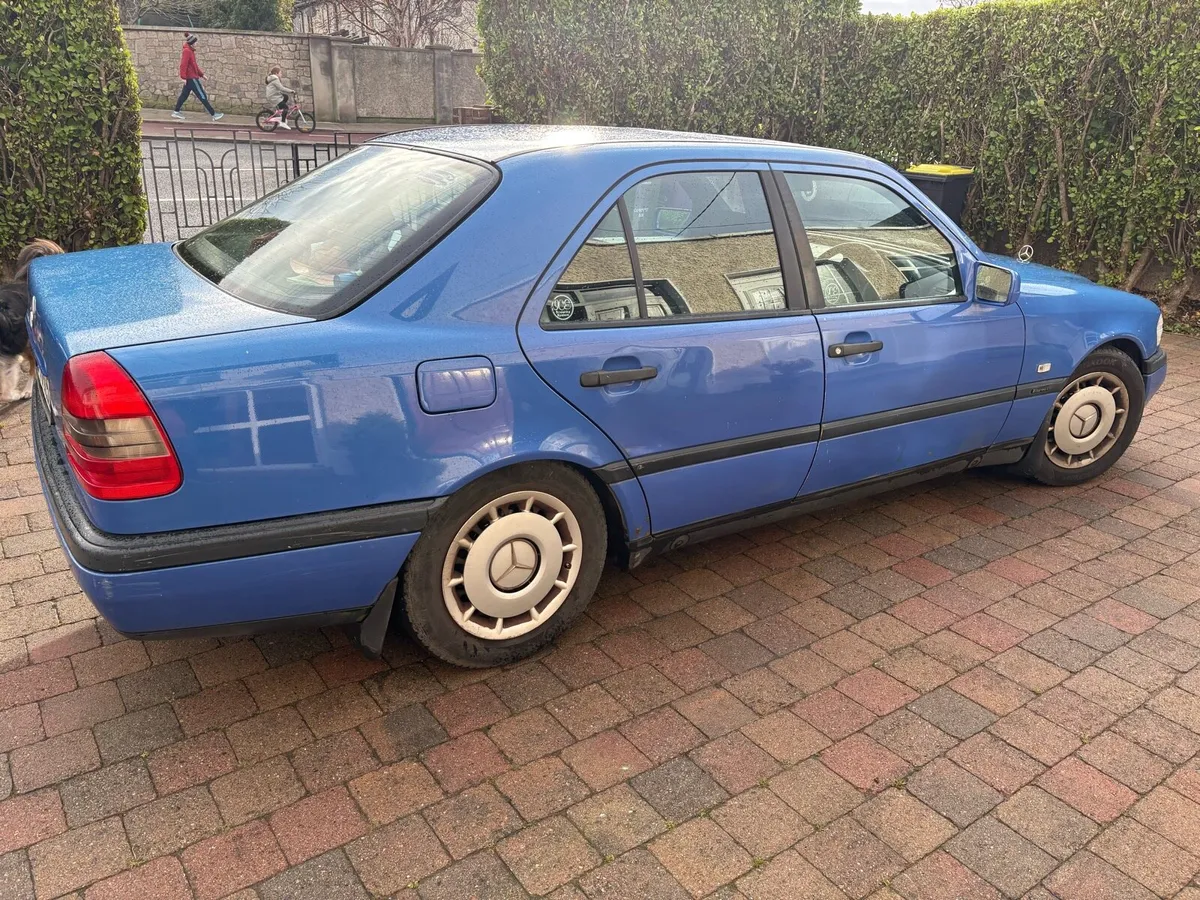 Mercedes c180 elegance - Image 1