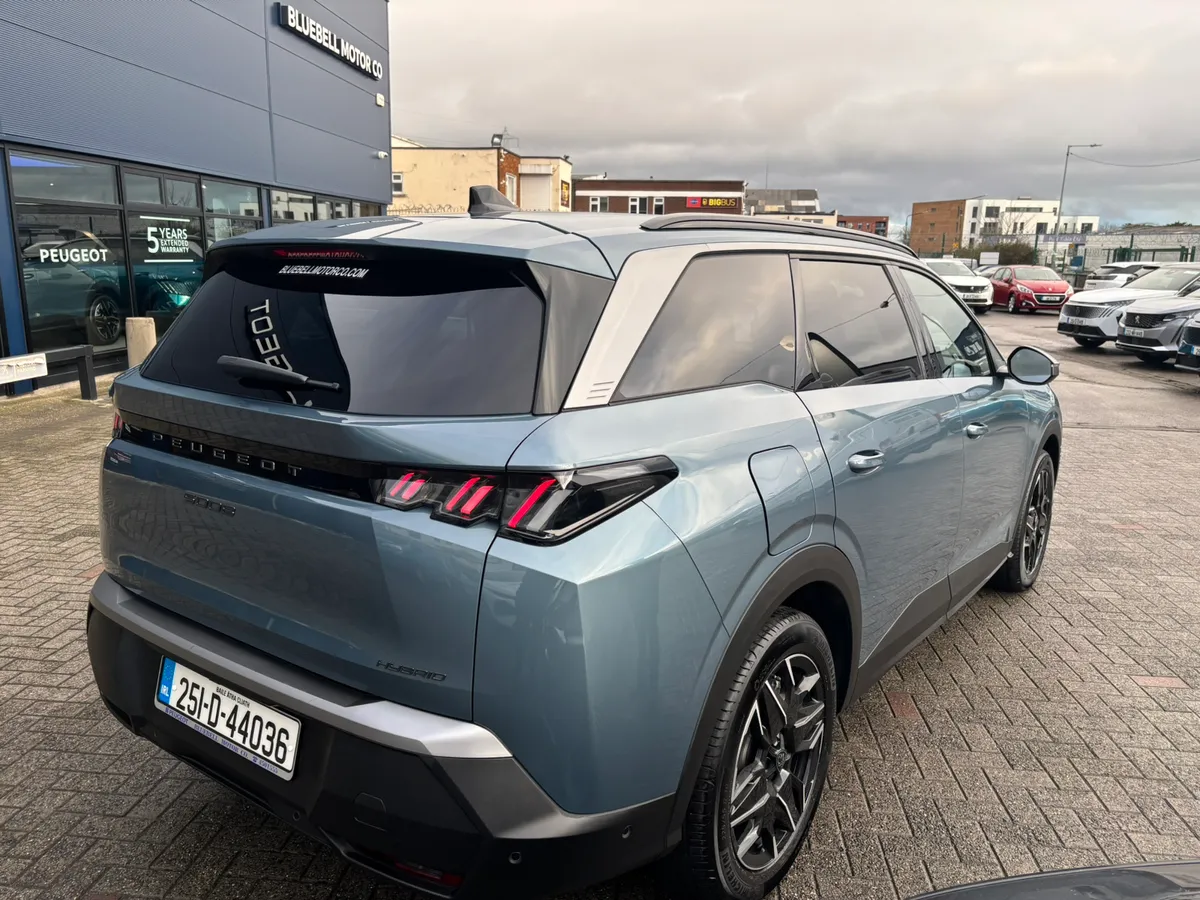 2025 Peugeot 5008 Allure Hybrid - Image 4