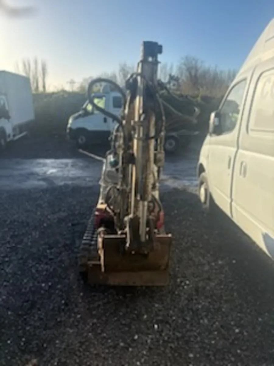 Takeuchi tb 108 micro digger - Image 2