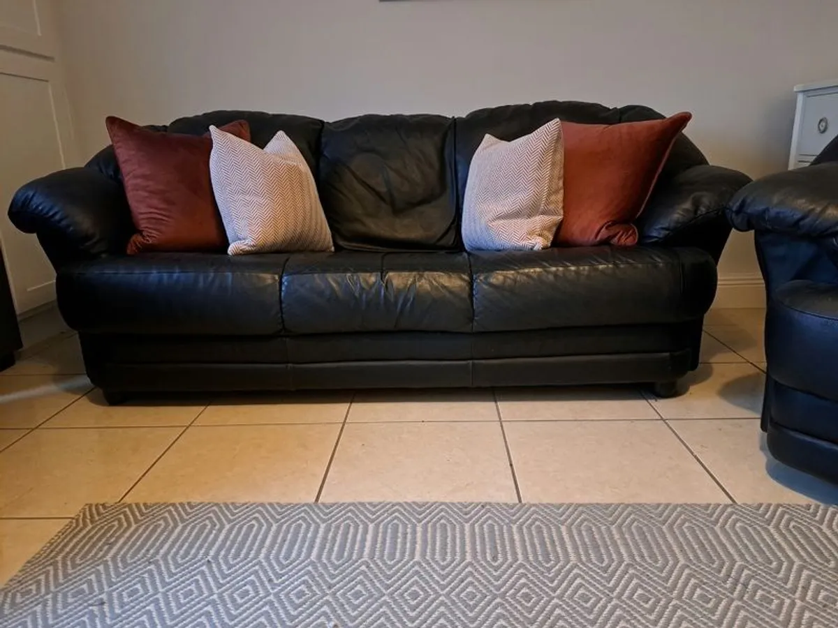 3 Piece Suite - Image 2