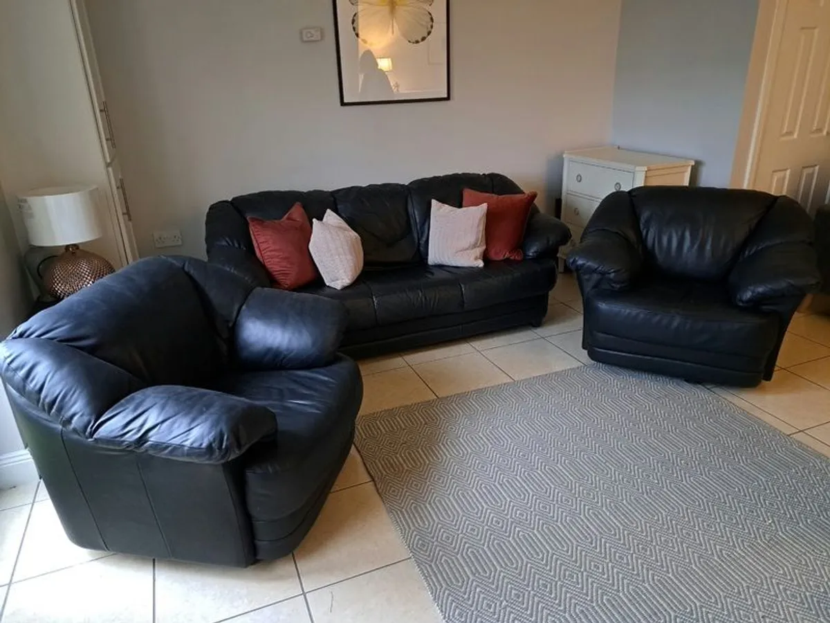 3 Piece Suite - Image 3