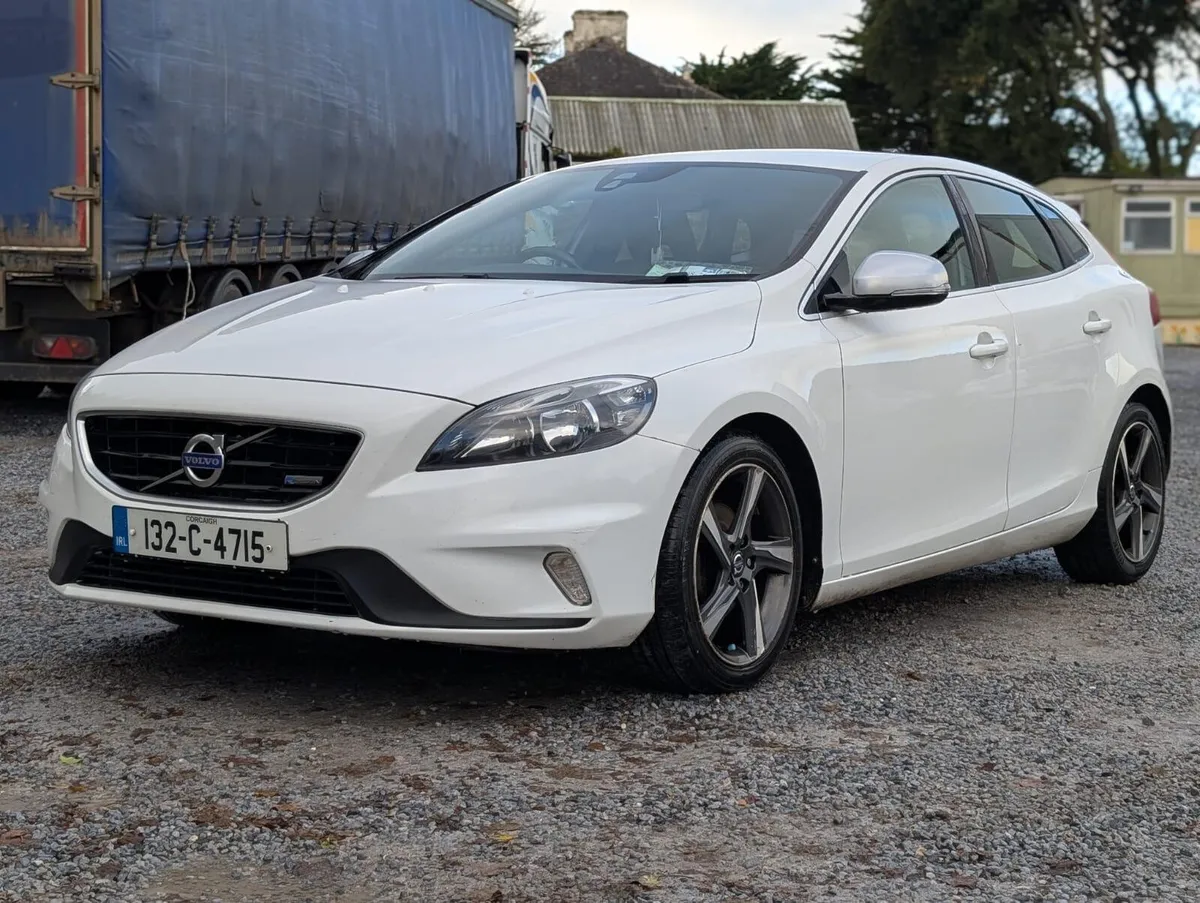 2013 VOLVO V40 1.6 DIESEL R-DESIGN 115BHP - Image 3