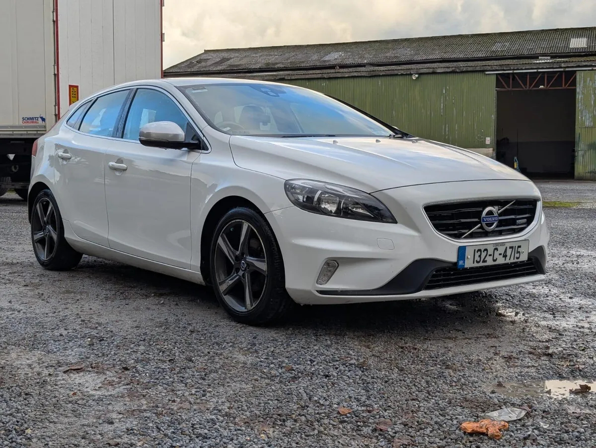 2013 VOLVO V40 1.6 DIESEL R-DESIGN 115BHP - Image 2