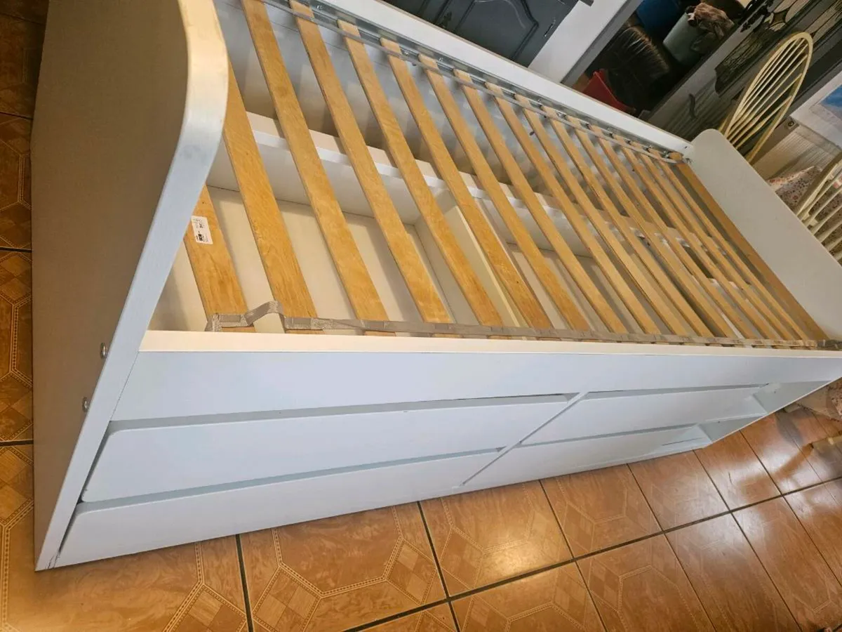 Slakt Ikea Bed Frame w storage + slatted bedbase - Image 4