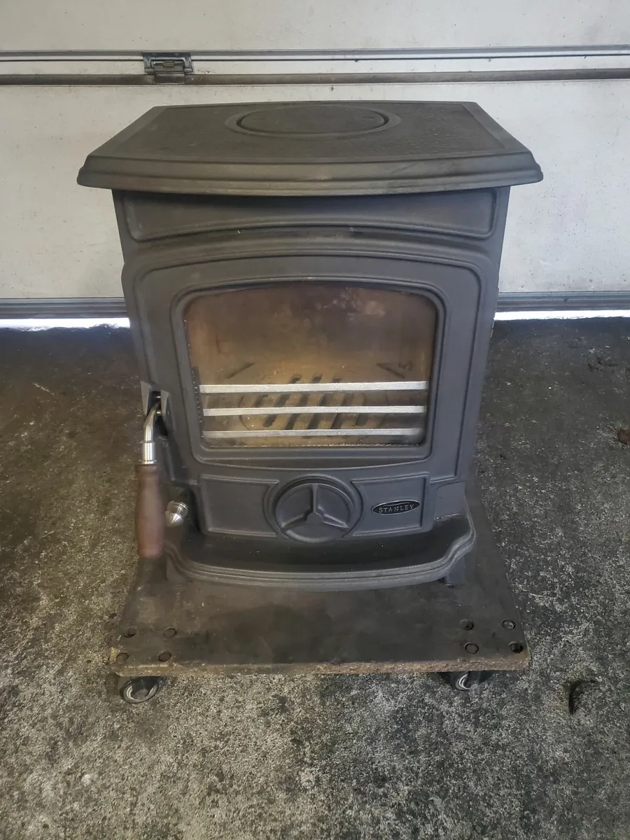 Stanley Oisin 5kw solid fuel stove as new - Image 2