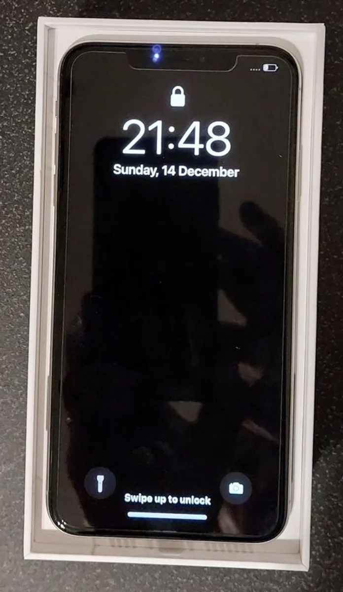 iphone XS Max 256MB Silver - Image 2