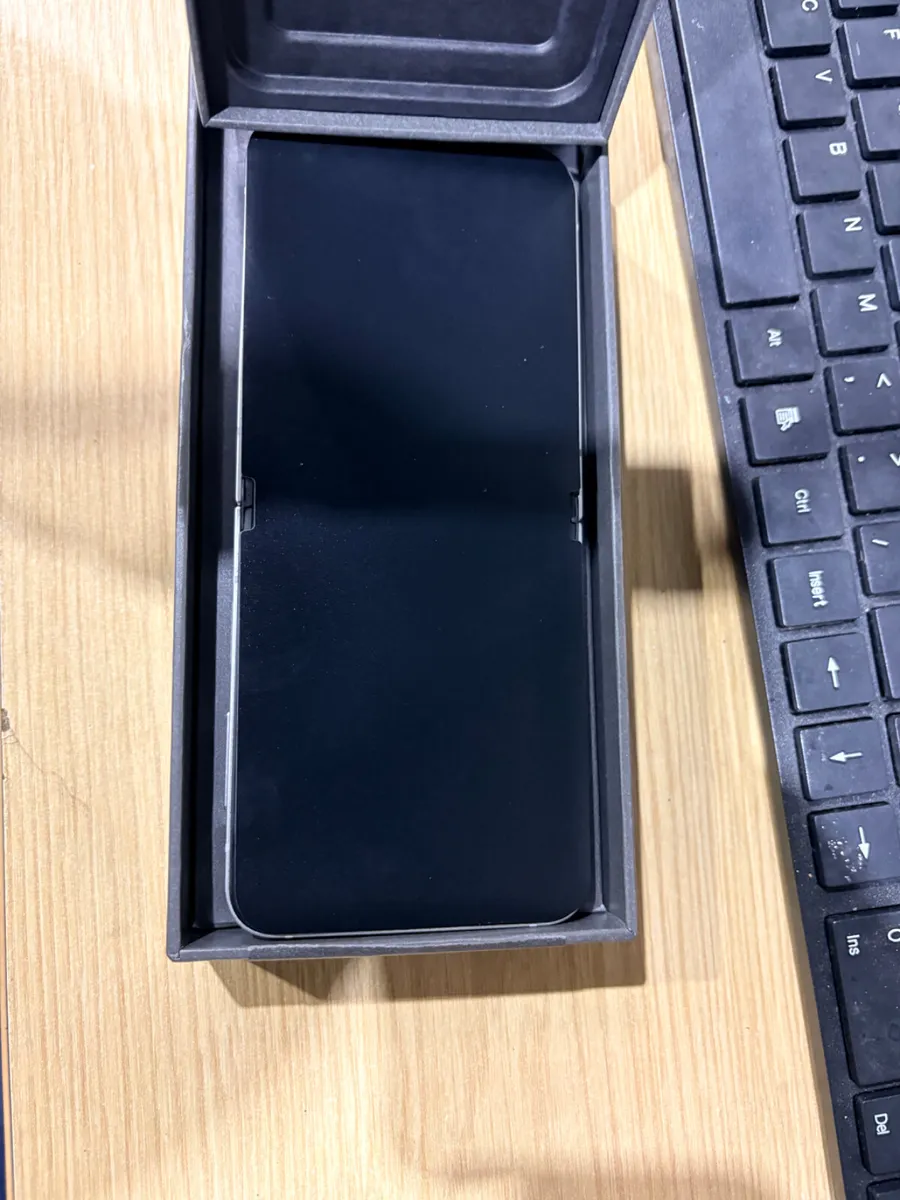 SAMSUNG GALAXY FLIP 7 FE WHITE - Image 4