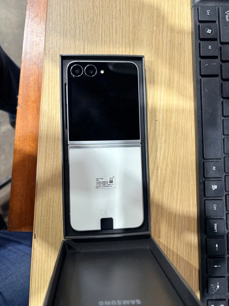 SAMSUNG GALAXY FLIP 7 FE WHITE - Image 3