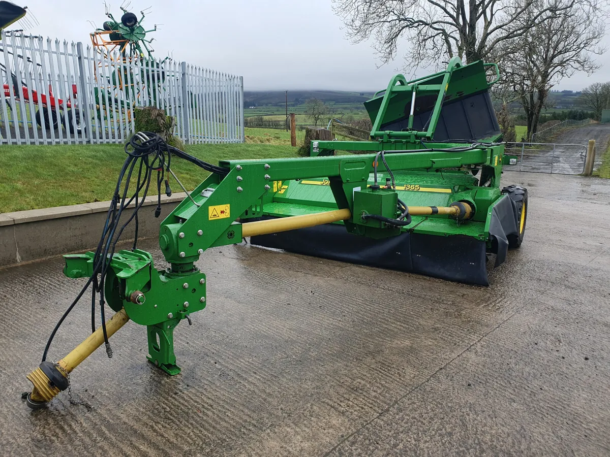 2018 John Deere 1365 c/w Grouper - Image 2