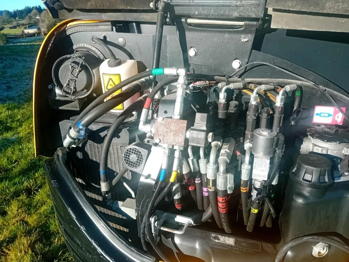 JCB minidigger - Image 4