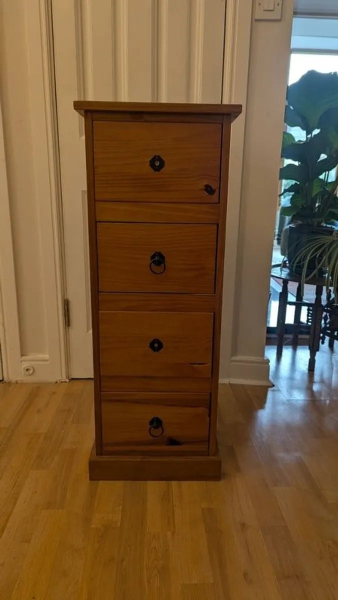 free 4 drawer tall boy - Image 1