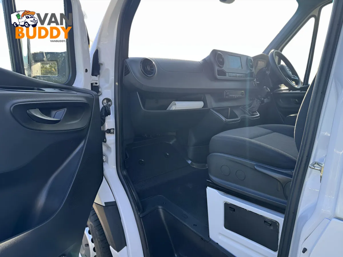 Mercedes-Benz Sprinter 2.0 315Cdi Luton Box Van - Image 3