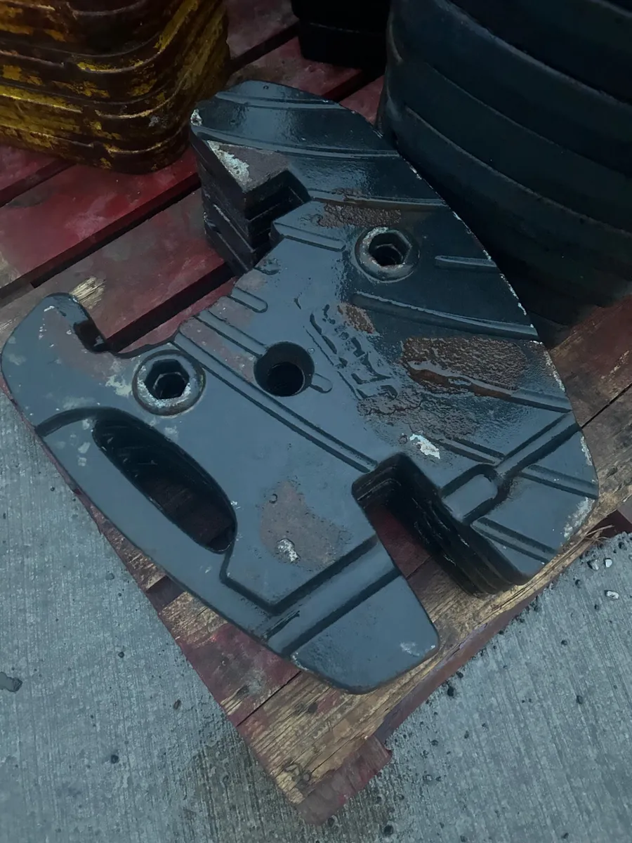 x4 40kg Valtra Weighs - Image 1