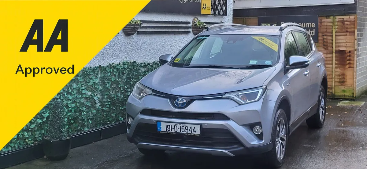 Toyota RAV4 2019 Hybrid Luna/sport Mint Condition - Image 1