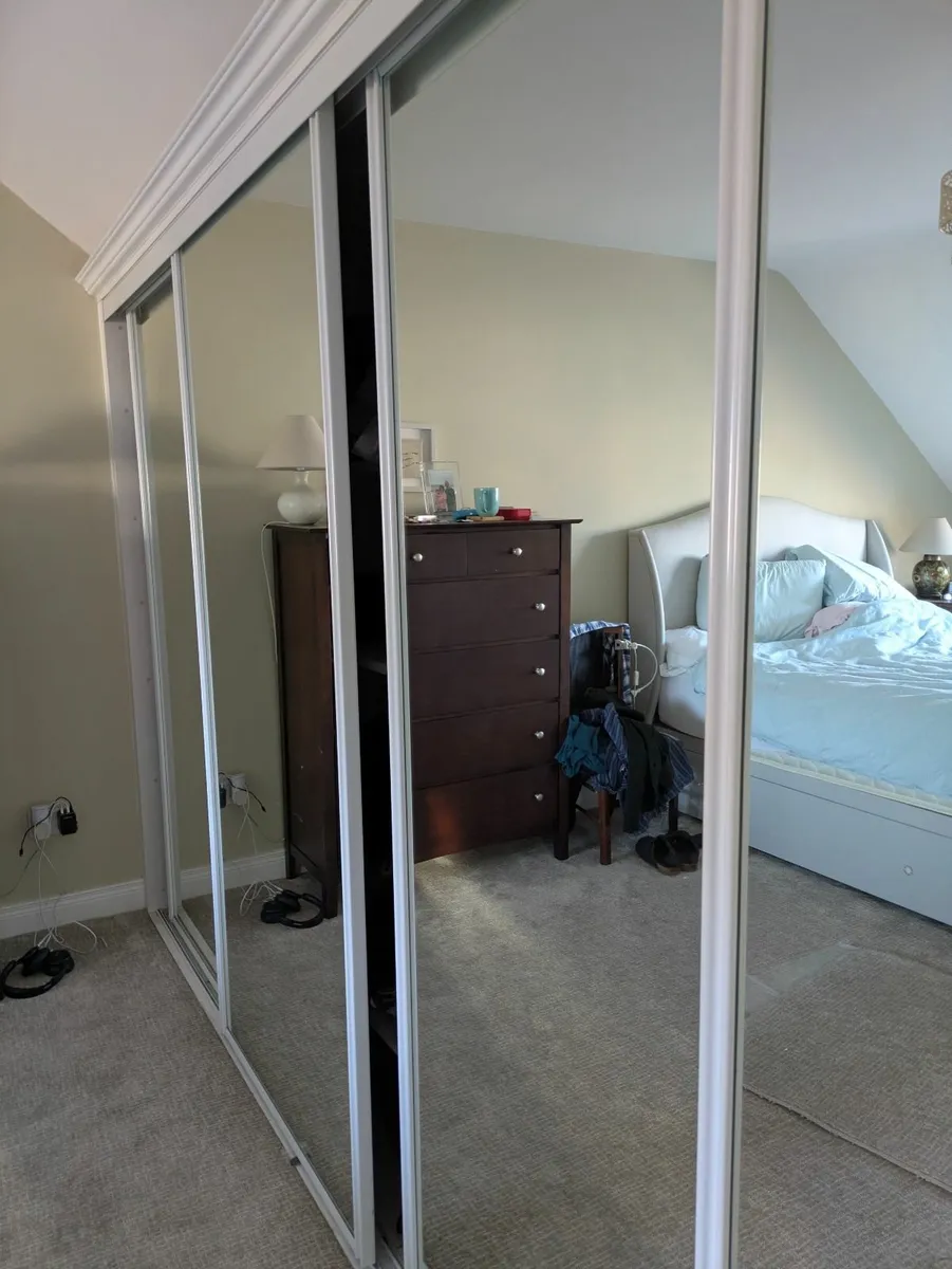 Mirrored wardrobe doors - Image 1
