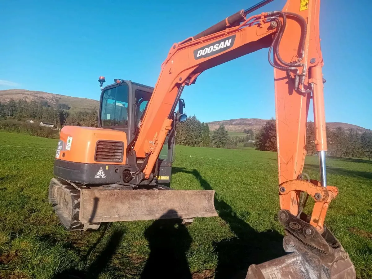 Doosan excavator - Image 1