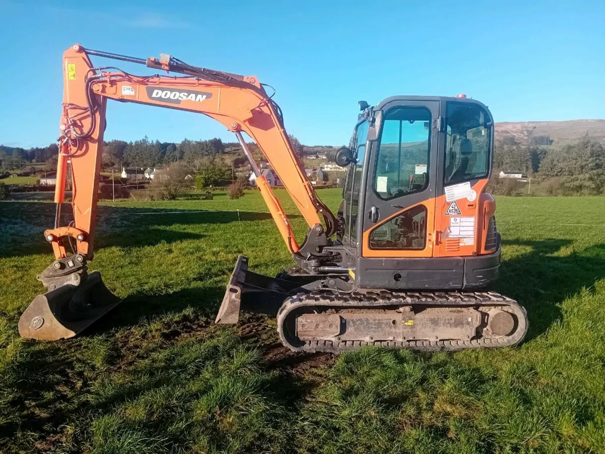 Doosan excavator - Image 2