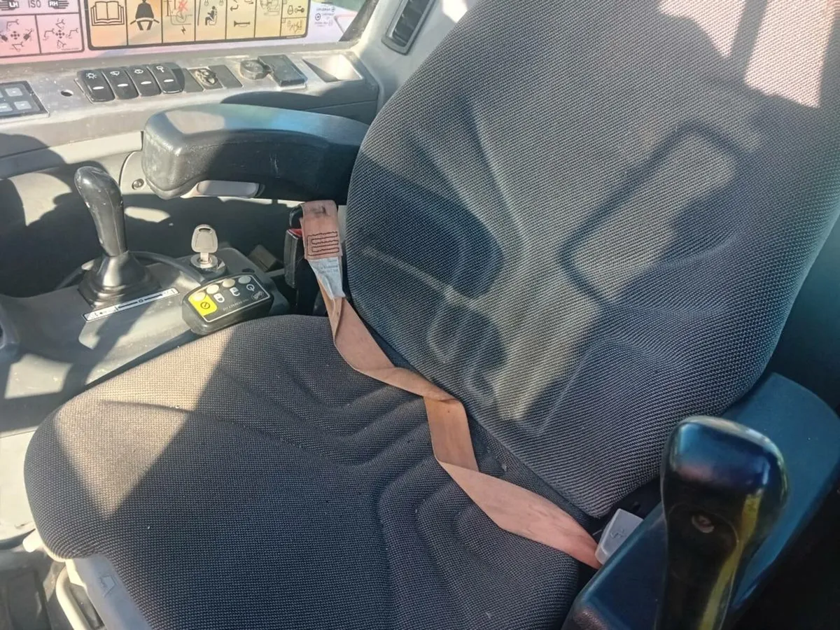 Doosan excavator - Image 3