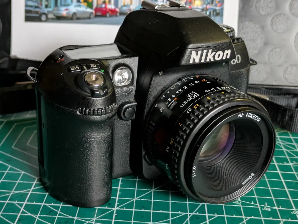 Nikon F80 - Image 4