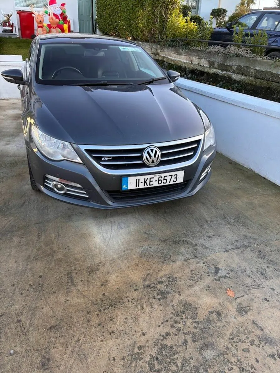 Volkswagen Passat 2011 - Image 2
