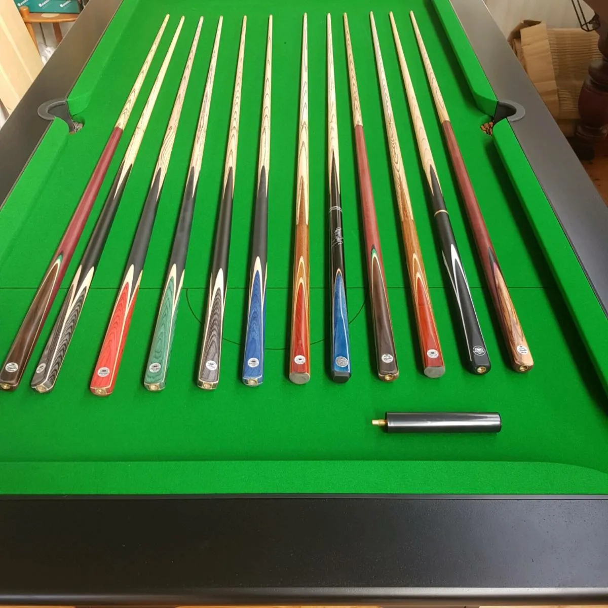 Pool cues - Image 1