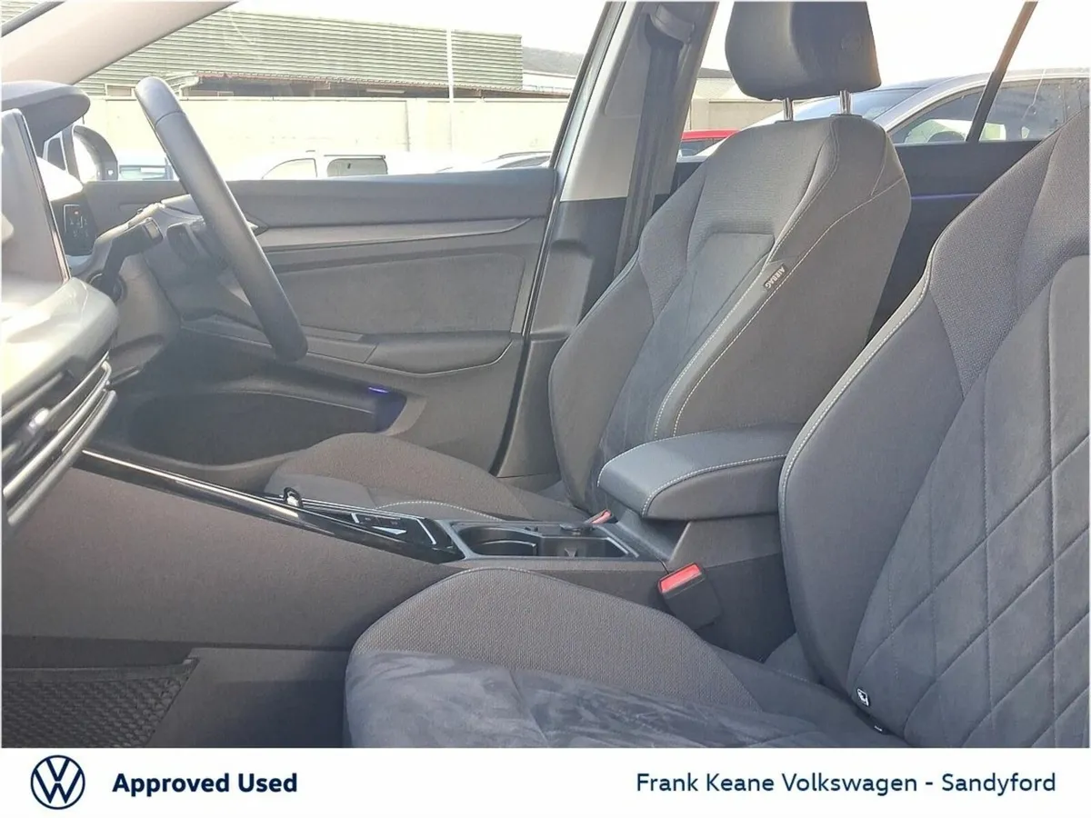 Volkswagen Golf *Style* 1.5 eTSI 130HP MHEV AUTO @ - Image 4