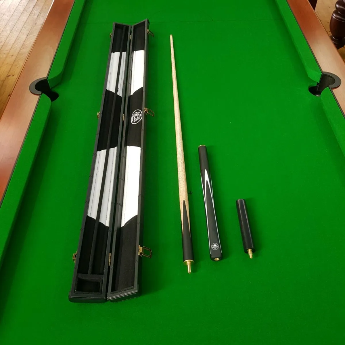 Pool cues - Image 4