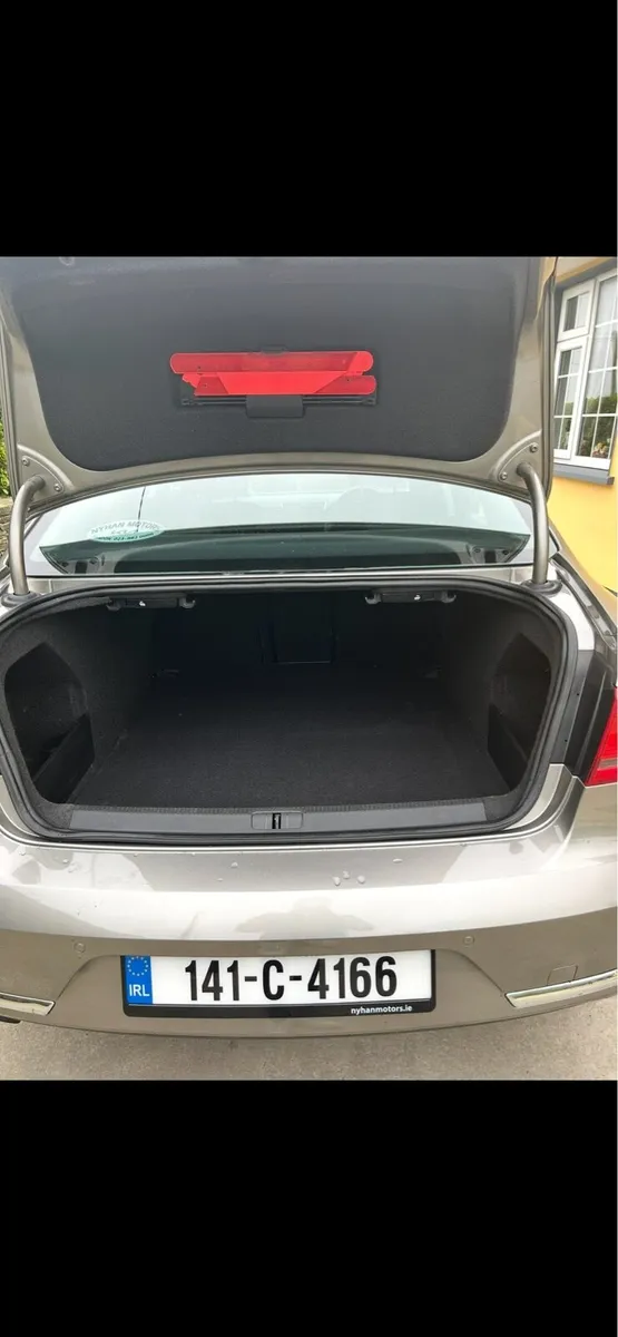 VW Passat - Image 4