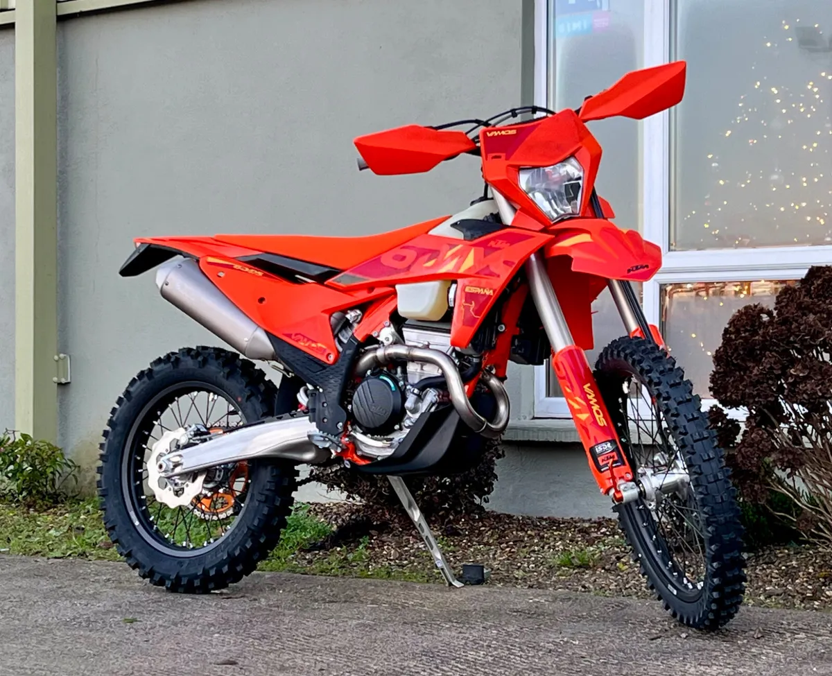 KTM 250 EXC-F SIX DAYS 2025 - Image 2