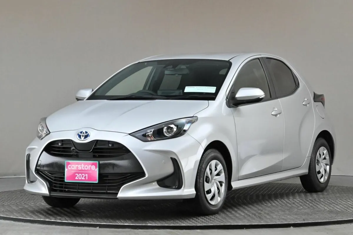 Toyota Yaris 1.5 PETROL HYBRID **9"ANDROID CAR PLA - Image 3