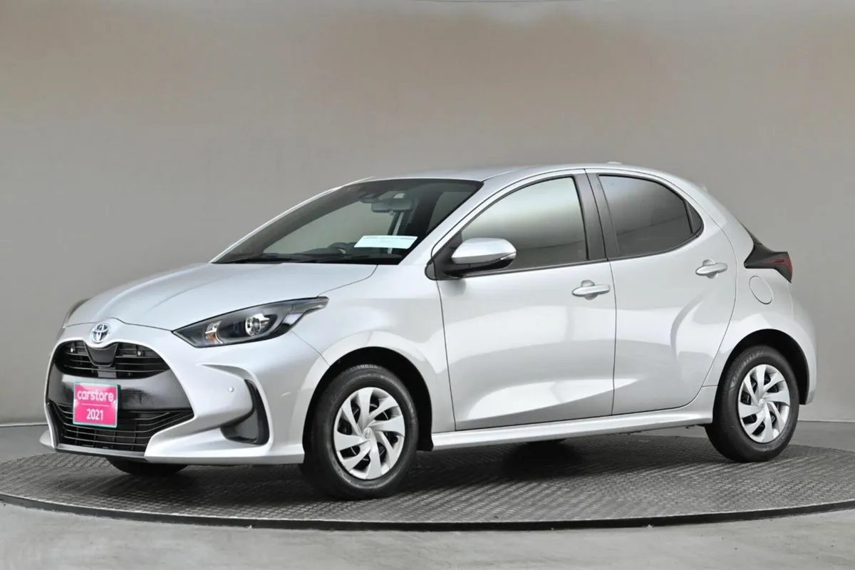 Toyota Yaris 1.5 PETROL HYBRID **9"ANDROID CAR PLA - Image 4