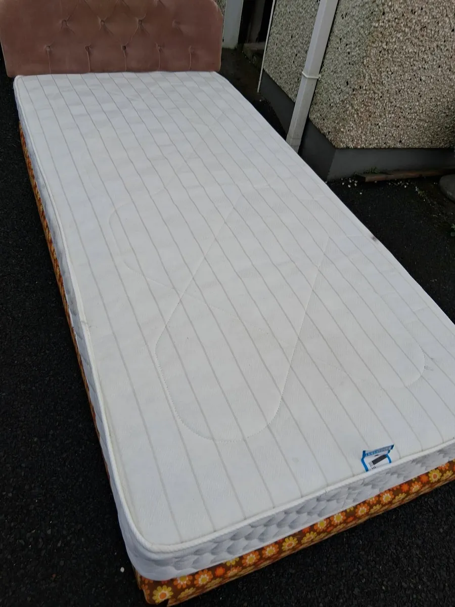 Single bed - Image 1