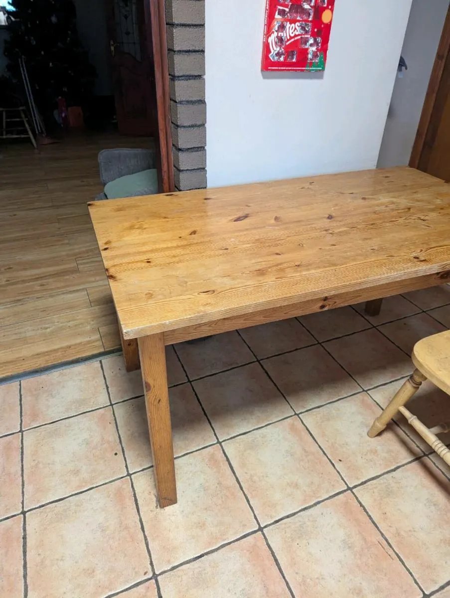 Kitchen table - Image 1