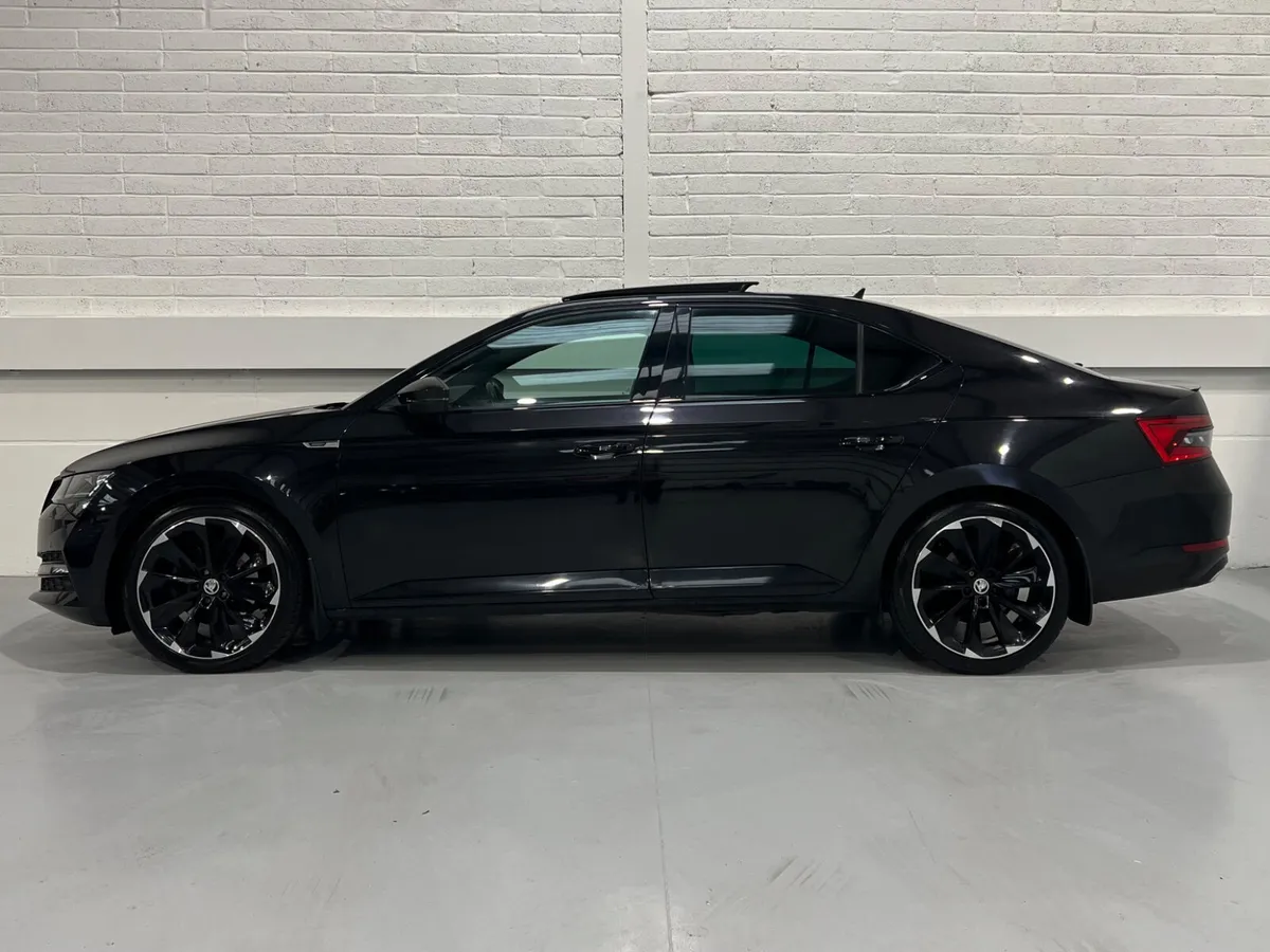 Skoda Superb Sportline 2.0TDI 150bhp 6 Speed Man - Image 4
