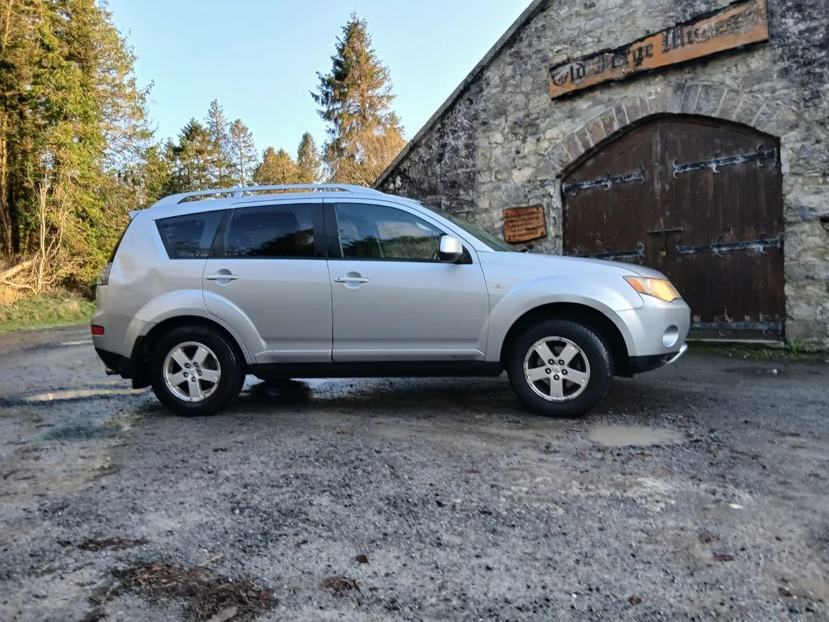 Mitsubishi Outlander - Image 1