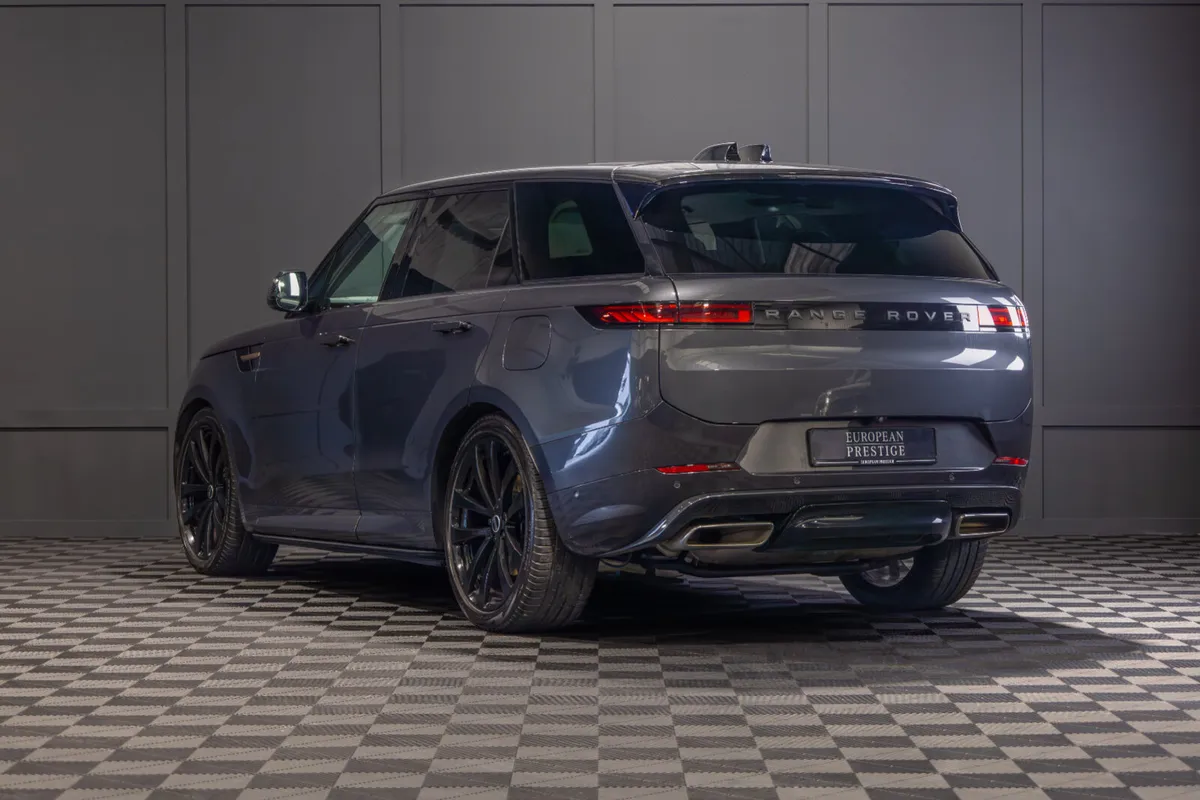 2024 Range Rover Sport P460e Dynamic SE - Image 4