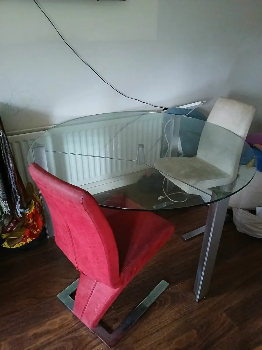 Free dining table with 2 chairs - Image 3