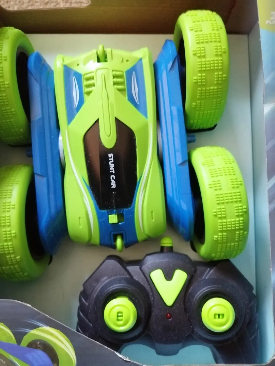 Remote control spin n stunt car - Image 1