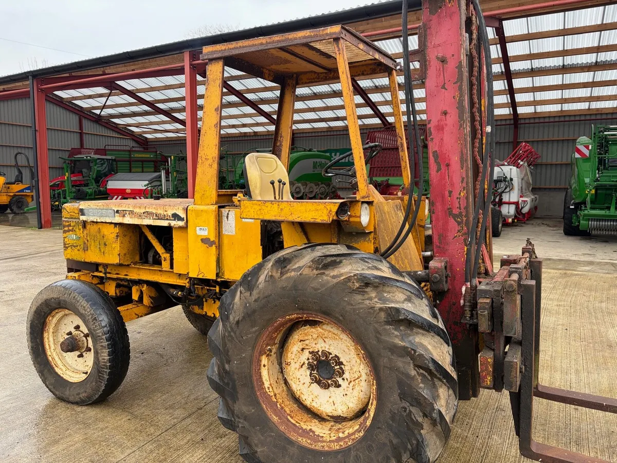 International 2525 rough terrain forklift - Image 3