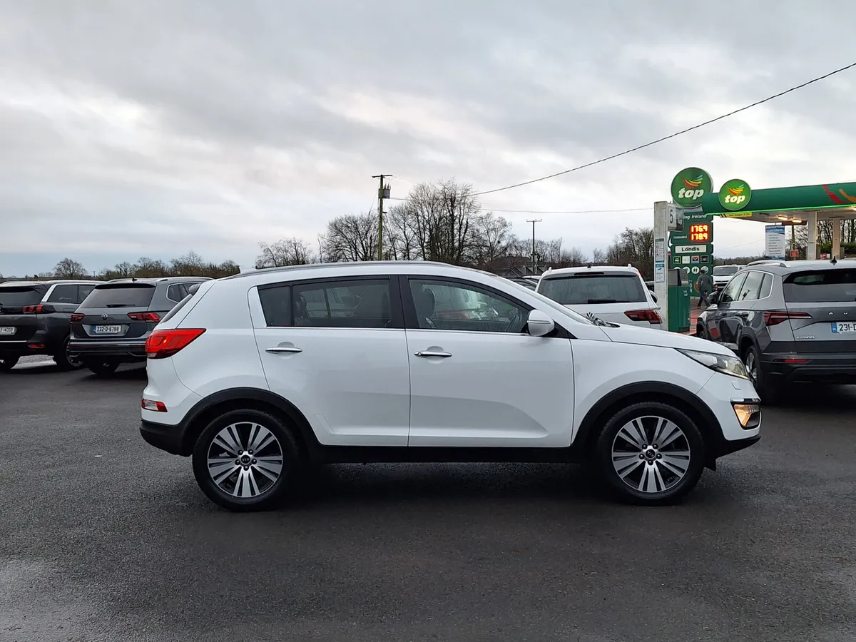 Kia Sportage 1.7 Top Spec/Leather/Heat Seat/Camera - Image 2