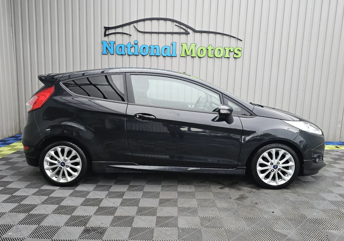 2014 Ford Fiesta 1.0 Petrol Zetec - Image 2